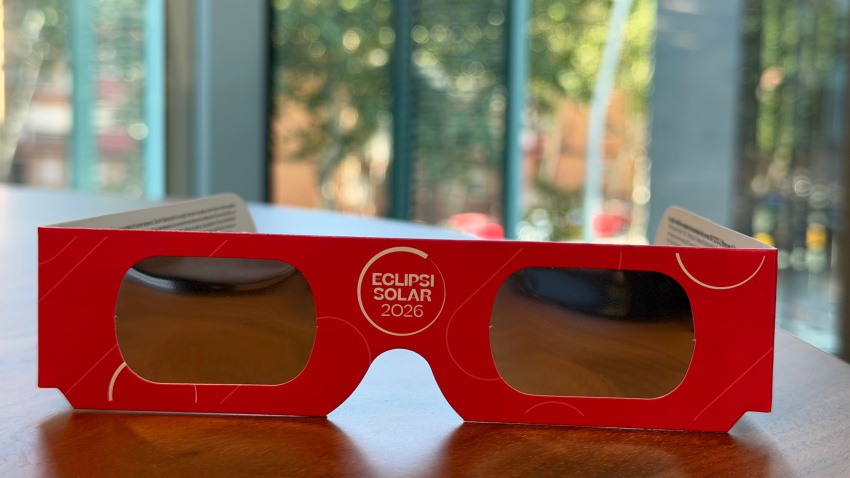 Un modelo de gafa homologado para ver el eclipse solar del 12 de agosto