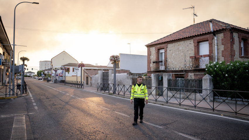 Aldea del Fresno, Madrid, siendo desalojada por el incendio