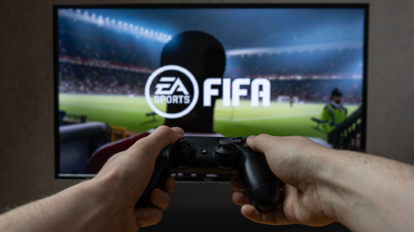 Videojuegos desde la perspectiva del jugador. Jugando a un videojuego en Playstation.