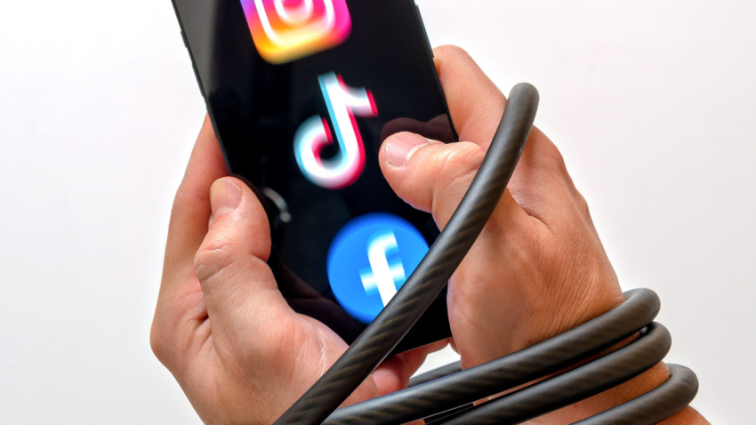 Ussía confiesa que no hace caso al WhatsApp y está incluso a punto de desinstalarla de su móvil