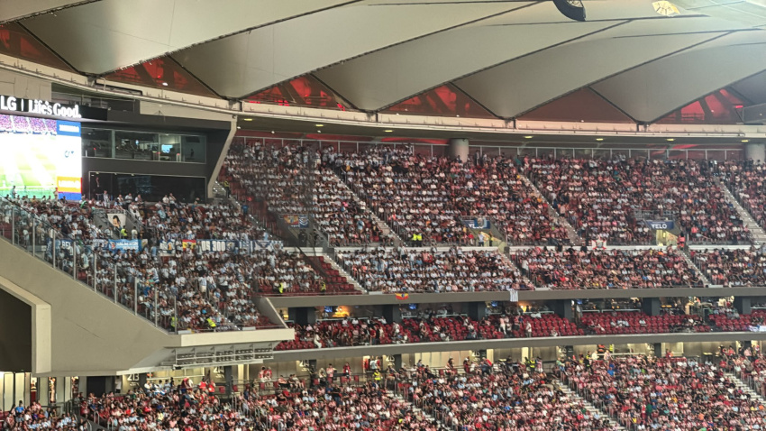 Unos 2000 malaguistas acompañaron al Málaga en el Metropolitano.