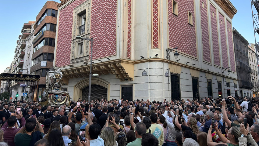 La Patrona de Granada en la calle Recogidas