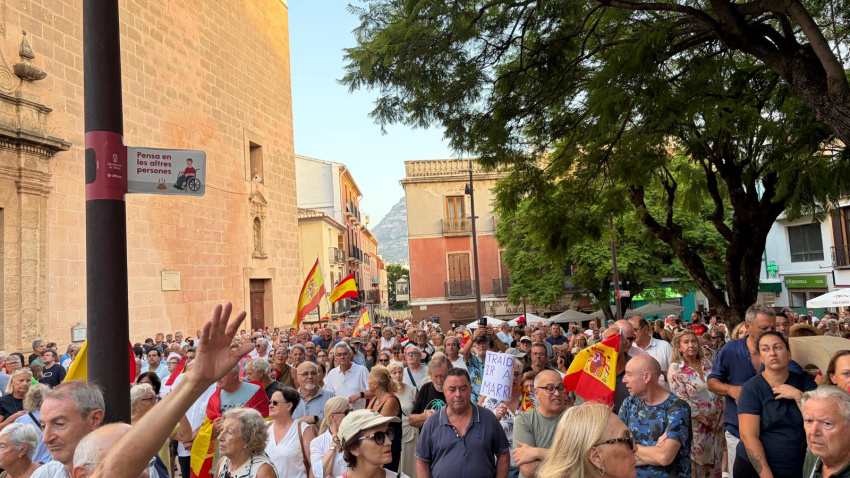 Concentración en Dénia en apoyo a los ceutíes