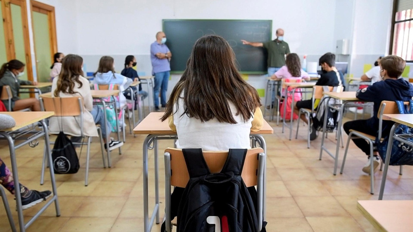 Alumnos del Instituto de Educación Secundaria Princesa Galiana de Toledo asisten a clase