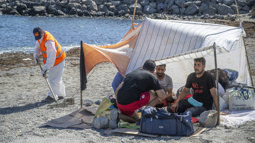 Varios migrantes, a 22 de agosto de 2026, en Ceuta