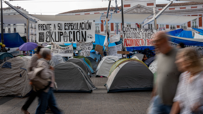 Decenas de personas continúan en la acampada por el ‘decreto Maricarmen’ en la Puerta del Sol