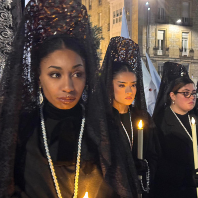 Más jóvenes participan cada año en las procesiones vascas