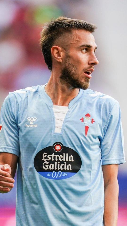 Óscar Mingueza con la camiseta del Celta
