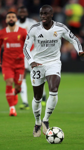 Mendy jugando en Champions