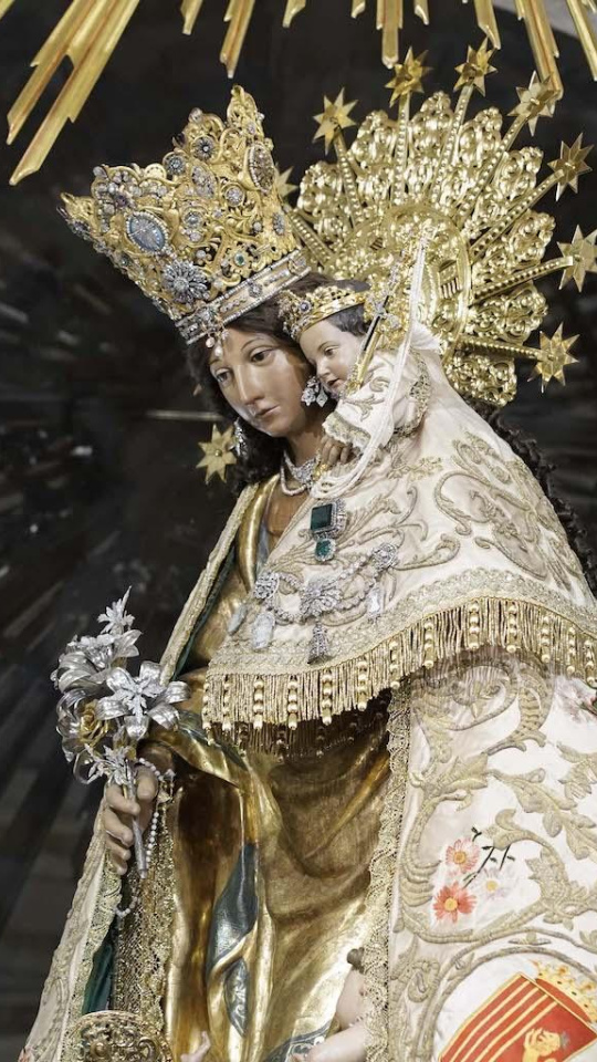 La Virgen de los Desamparados de Valencia deleita por fin a los sevillanos tras posponer la cita por la DANA