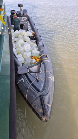 Persecución de la Guardia Civil a una nueva narcolancha descubierta en el río Guadalquivir