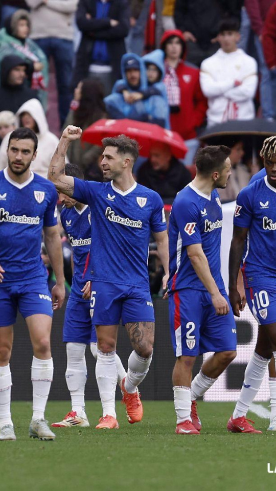 Los jugadores del Athletic celebran el gol de Yeray ante el Sevilla