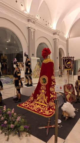 El manto de Teodosio, en el centro de la imagen, recién restaurado para participar en la Semana Santa