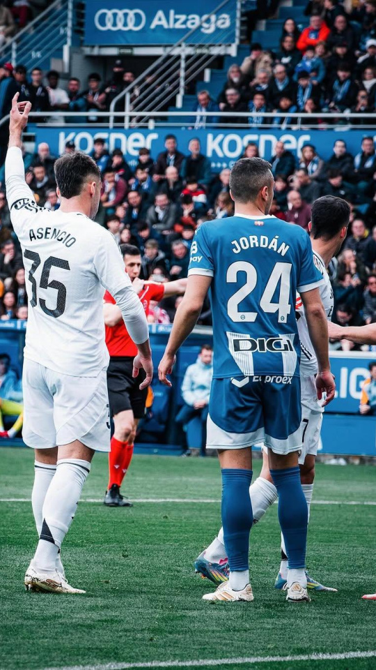 Raúl Asencio, durante el Alavés-Real Madrid