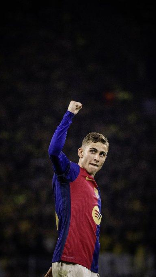 Fermín, jugador del Barcelona, celebra el autogol del Dortmund
