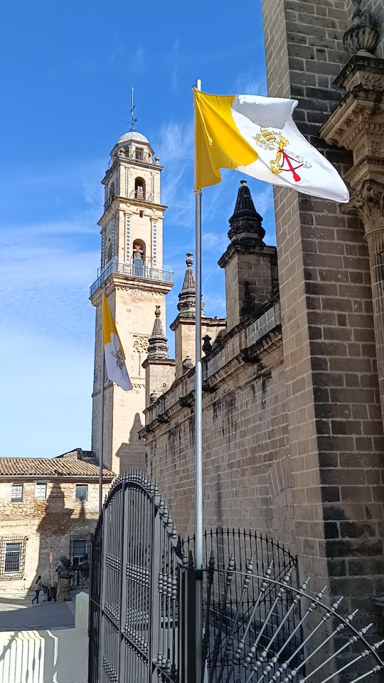 Las campanas de la Catedral de Jerez tocan a difunto por el Papa Francisco 21-04-25