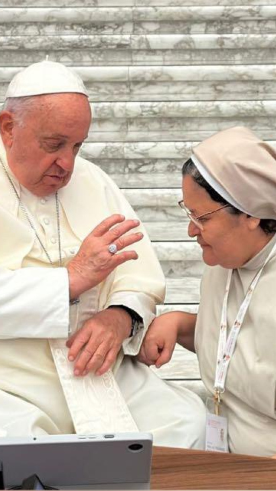 Xiskya Valladares con el Papa Francisco.