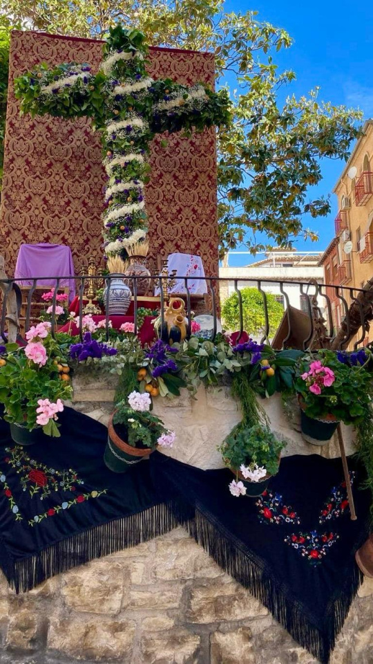 Jaén se llena de tradición con las Cruces de Mayo y las procesiones infantiles