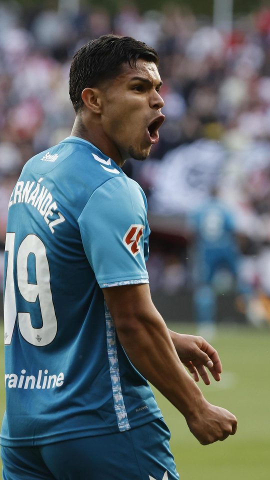 'Cucho' Hernández celebra el gol en el Rayo - Betis