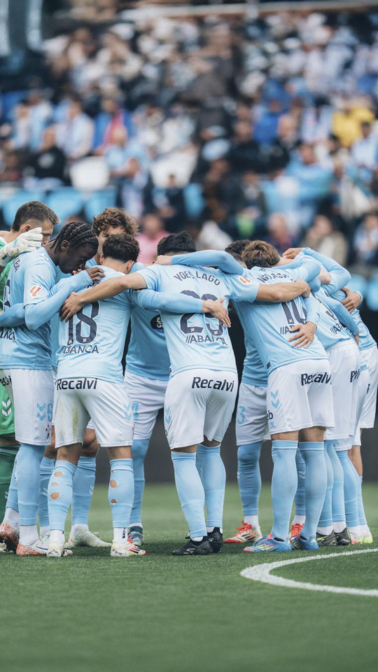 Piña de los jugadores del Celta antes de un encuentro