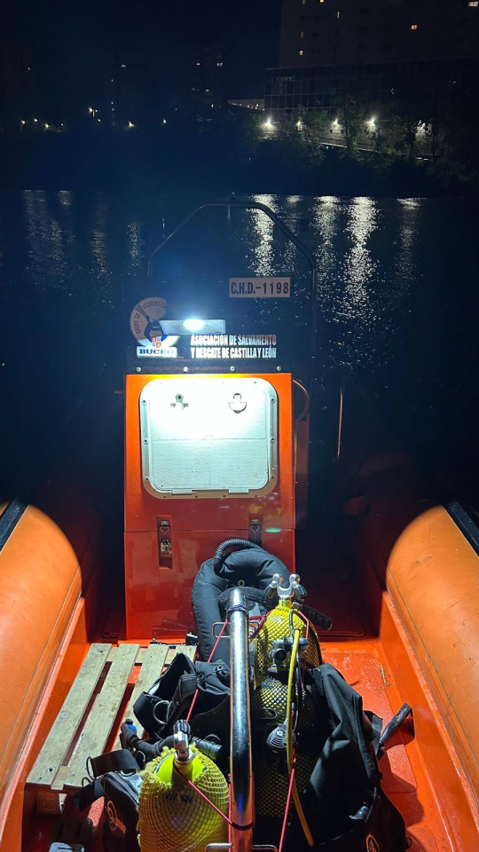 Imágenes de salvamento y rescate del joven bañista en el río Pisuerga de Valladolid