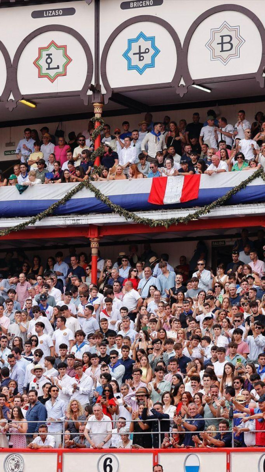 Tendidos de sol del coso santanderino de Cuatro Caminos