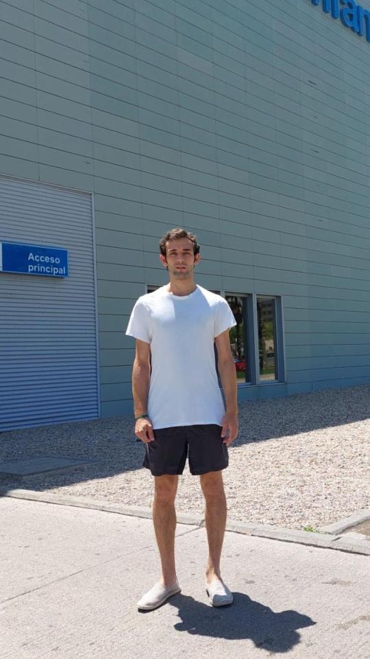 Álvaro Burdiel tras recibir el alta este viernes del Hospital Infanta Sofía