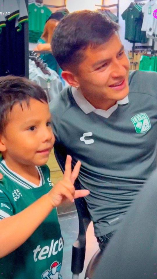 Iván Moreno junto a su fan