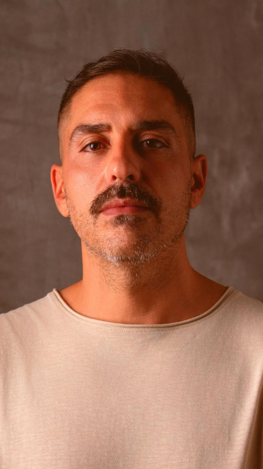 El artista Bruno Díaz, cartelista para la Semana Santa de Jerez 2026