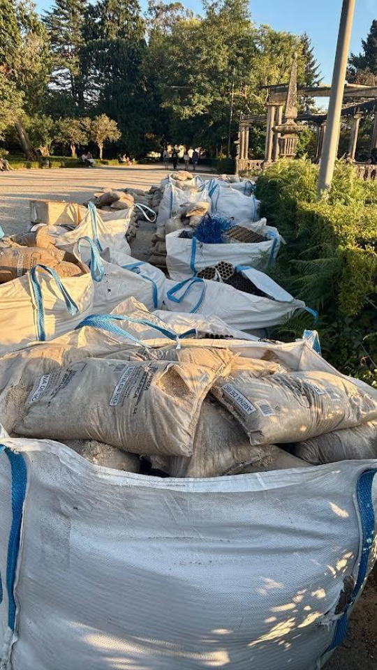 Restos de los "fogos pequenos" en La Alameda