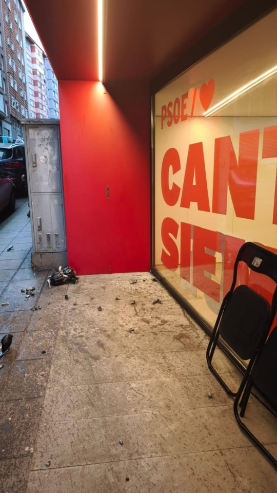 25/04/2025 Artefactos caseros explosionados en la sede del PSOE de CantabriaSOCIEDAD ESPAÑA EUROPA CANTABRIAPSOE CANTABRIA