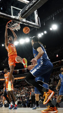 Braxton Key dejó este mate en su estreno en el Roig Arena