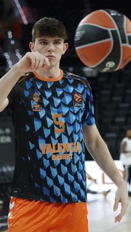 De Larrea, antes de un partido con Valencia Basket