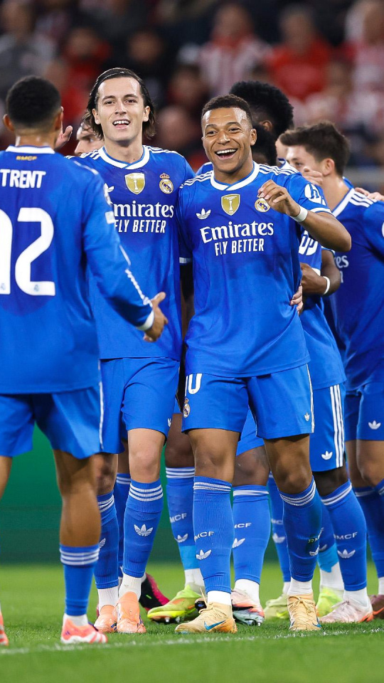 Los jugadores del Real Madrid celebran el gol de Mbappé frente al Olympiacos