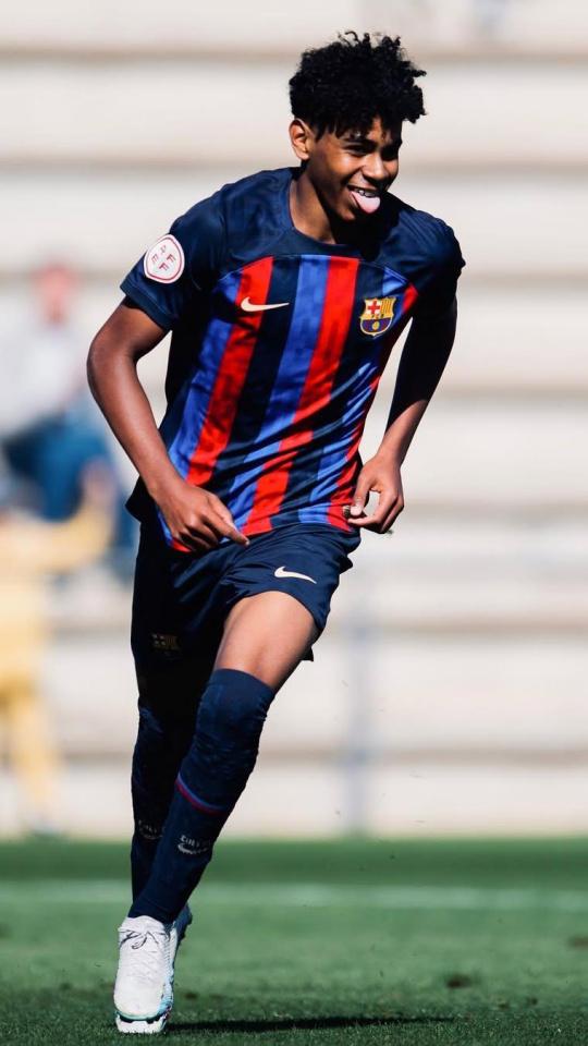 Lamine Yamal, en uno de los partidos con el Barça en La Masía