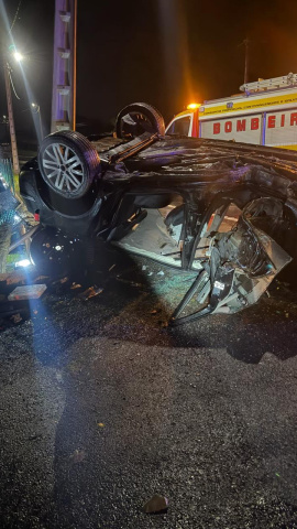 Estado en el que ha quedado el coche siniestrado en Cespón (Boiro)