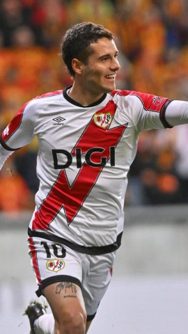 Camello celebra su gol en el Jagiellonia - Rayo Vallecano