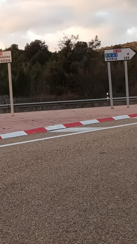 Vecinos de la N-110 de Segovia piden transporte público