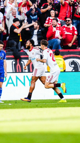 Ejuke celebra el cuarto gol ante el Oviedo