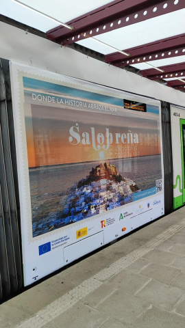 Salobreña se lanza a la conquista del turista vasco en el Metro de Bilbao