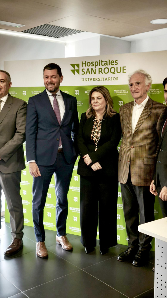 Foto adjunta de izquierda a derecha: Sebastián Sansó, Dr. Alberto Breda, Doctora Herminia Rodríguez, Dr. Richard Gastón y Dr. Pablo Juárez del Dago.