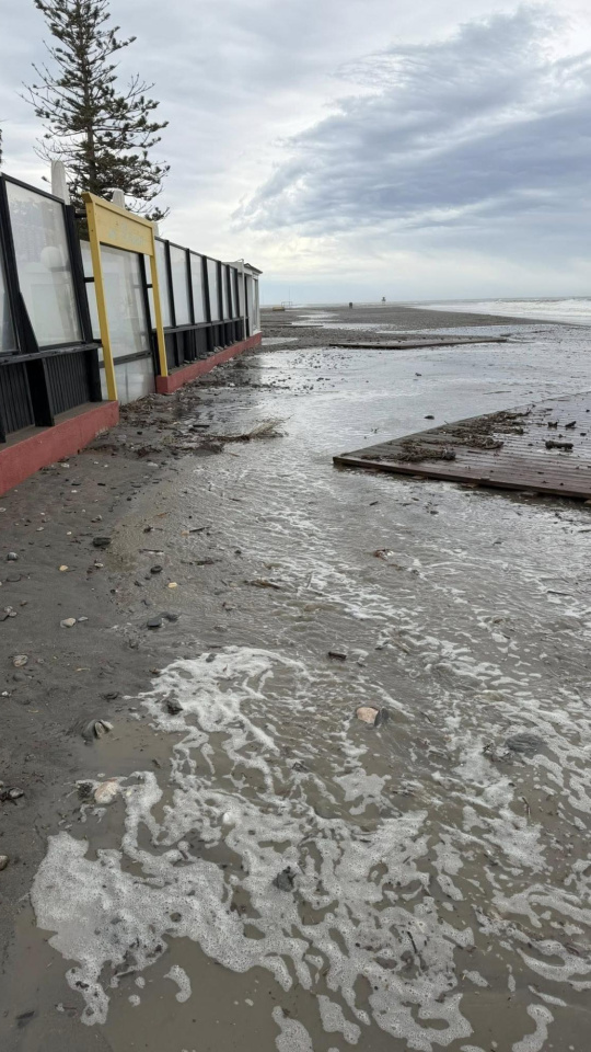 La borrasca devasta las playas de Motril y causa graves daños en el casco urbano