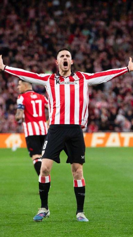 Oihan Sancet celebra su gol ante el Sporting Portugal