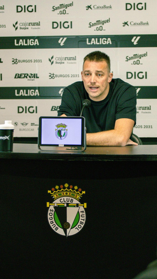 Michu, director deportivo del Burgos CF: "Estamos ante una oportunidad histórica de jugar un playoff o subir a Primera División"