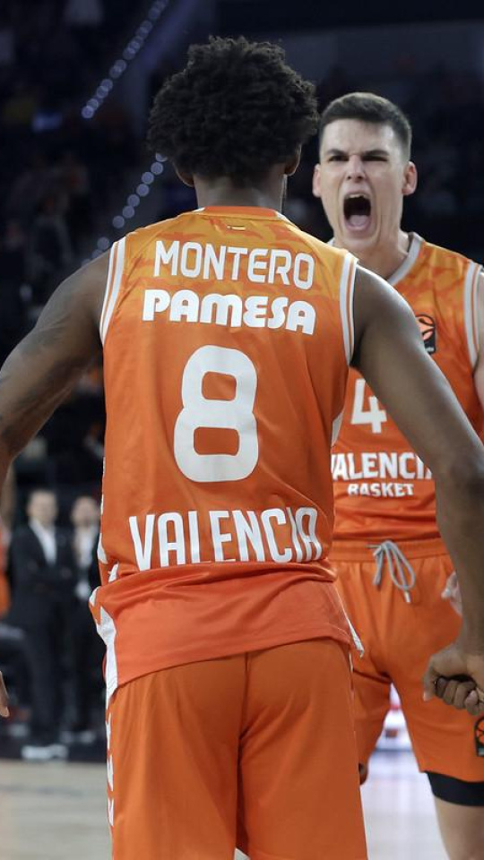 Pradilla y Montero celebran con pasión una canasta