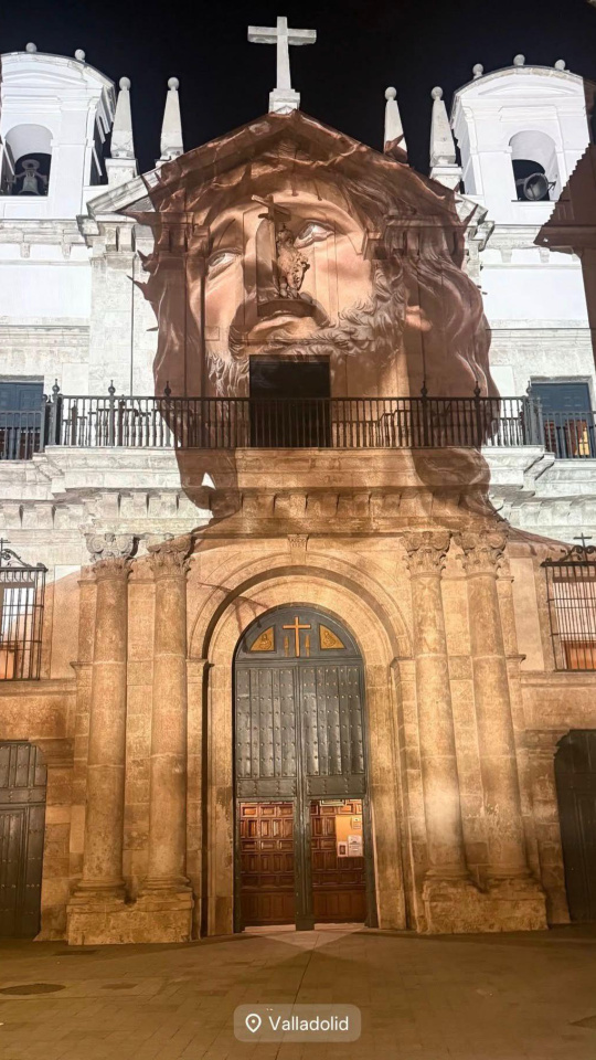 Valladolid proyecta su imaginería en edificios emblemáticos para dar la bienvenida a la Semana Santa