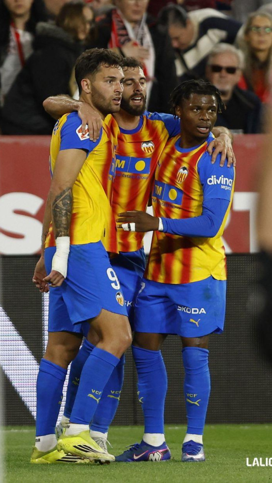 Los jugadores del Valencia celebrando el segundo gol