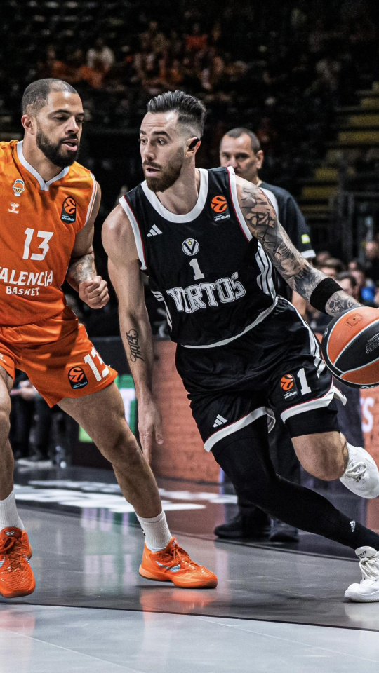 Thompson intenta detener a Vildoza