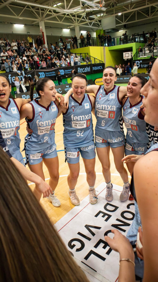 Las jugadoras del Celta Femxa Zorka celebran un triunfo en Navia