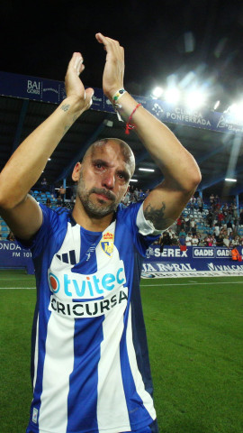 Muy emocionante y especial fue el encuentro amistoso entre la Ponferradina y el Pontevedra para decir a la carrera como futbolista del brasileño